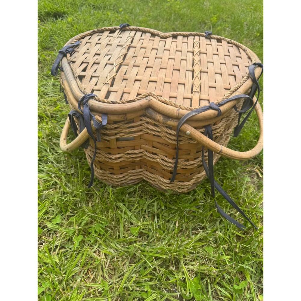 Heart Shaped Woven Wicker Picnic Basket - Picture 3 of 5